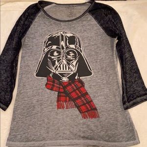 👀Star Wars Darth Vadar lightweight black gray red scarf tshirt. Size L